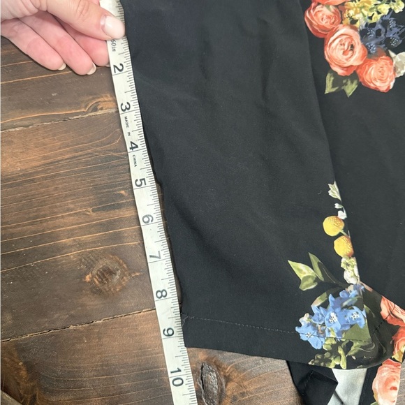 Albion Women’s Floral Shorts Size XL - Picture 4 of 5